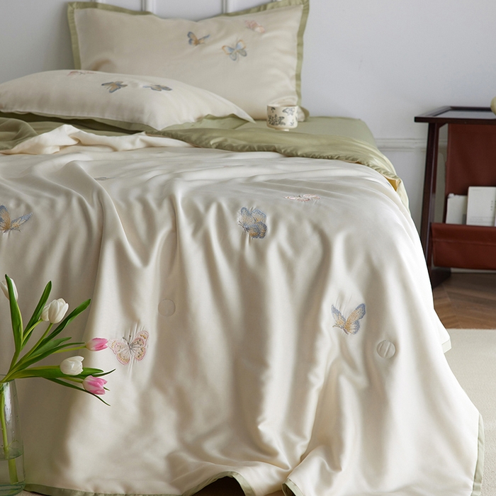 91家纺网 家纺一手货源 找家纺 安莱生活 2024新款莱赛尔天丝绣花夏被四件套-宽边系列 夏被-秘境彩蝶