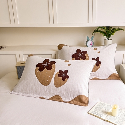 91家纺网 家纺一手货源 找家纺 悦然毛巾被 2024新款 纯棉水洗四层枕巾 草莓-咖52*78cm/对