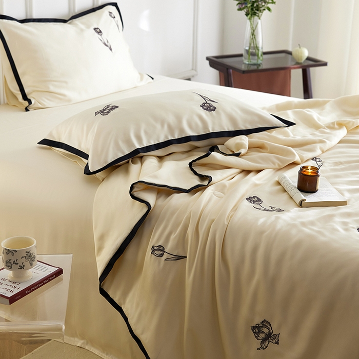 91家纺网 家纺一手货源 找家纺 安莱生活 2024新款莱赛尔天丝绣花夏被四件套-宽边系列 夏被-郁金夜皇后