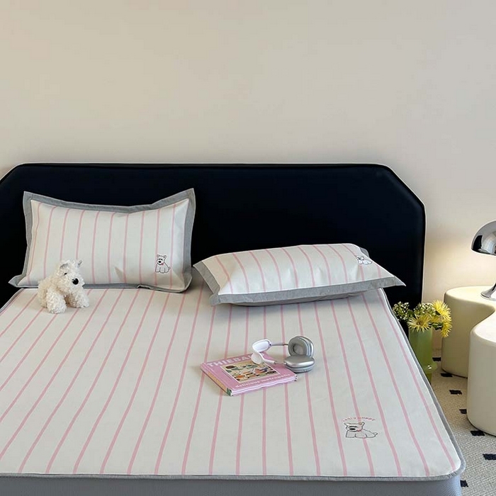 91家纺网 家纺一手货源 找家纺 昔可家纺 2024新款A类900D数码印花刺绣床笠款冰丝席 粉条萌宠