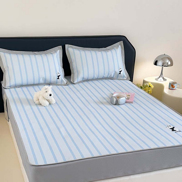 91家纺网 家纺一手货源 找家纺 昔可家纺 2024新款A类900D数码印花刺绣床笠款冰丝席 蓝条熊猫