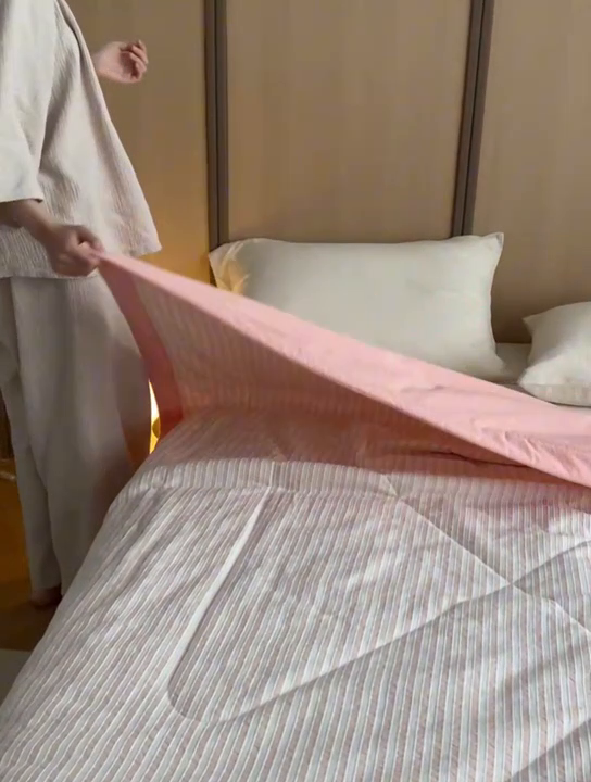 91家纺网 家纺一手货源 找家纺 安莱生活 2024新款水洗色织锦瑟夏被 锦瑟-嫩粉