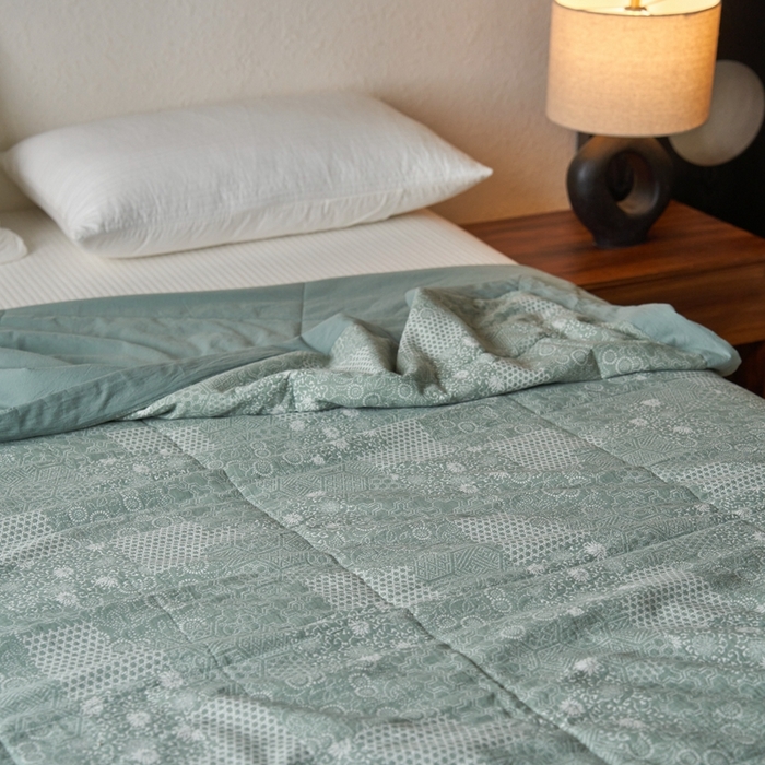 91家纺网 家纺一手货源 找家纺 安莱生活 2024新品双层纱色织花妍缤纷单夏被 花妍缤纷-灰绿