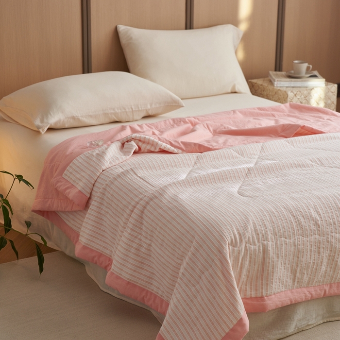 91家纺网 家纺一手货源 找家纺 安莱生活 2024新款水洗色织锦瑟夏被 锦瑟-嫩粉