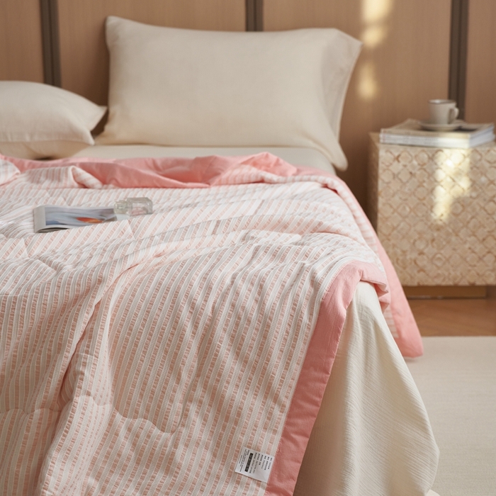 91家纺网 家纺一手货源 找家纺 安莱生活 2024新款水洗色织锦瑟夏被 锦瑟-嫩粉