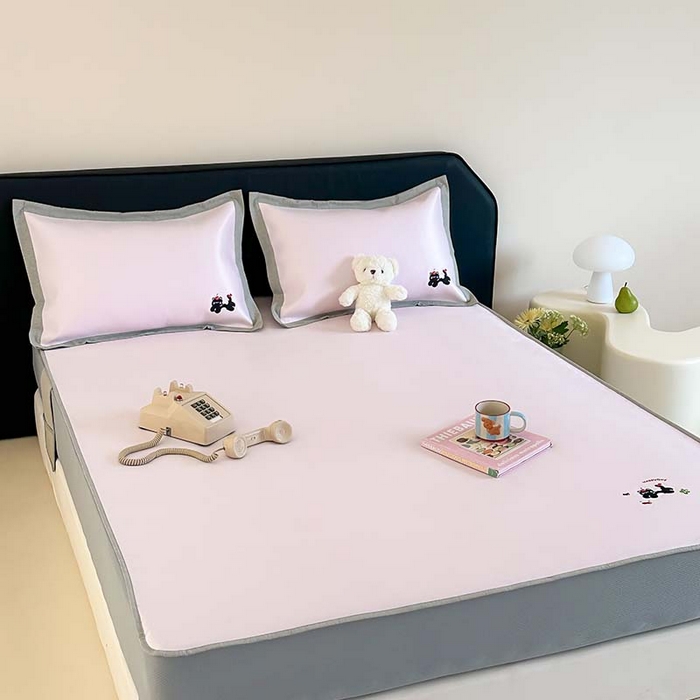 91家纺网 家纺一手货源 找家纺 昔可家纺 2024新款A类900D纯色绣花床笠款冰丝席 樱桃黑猫