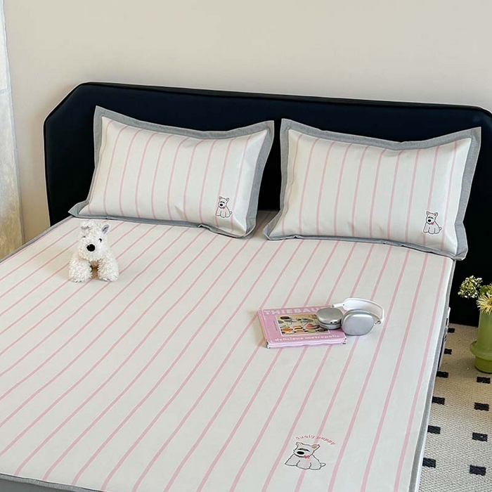 91家纺网 家纺一手货源 找家纺 昔可家纺 2024新款A类900D数码印花刺绣床笠款冰丝席 粉条萌宠