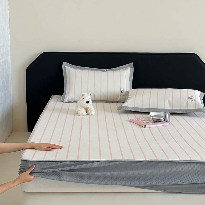 91家纺网 家纺一手货源 找家纺 昔可家纺 2024新款A类900D数码印花刺绣床笠款冰丝席 粉条萌宠