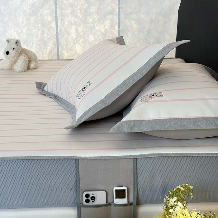 91家纺网 家纺一手货源 找家纺 昔可家纺 2024新款A类900D数码印花刺绣床笠款冰丝席 粉条萌宠