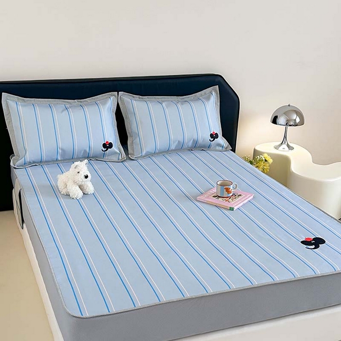 91家纺网 家纺一手货源 找家纺 昔可家纺 2024新款A类900D数码印花刺绣床笠款冰丝席 蓝条小象