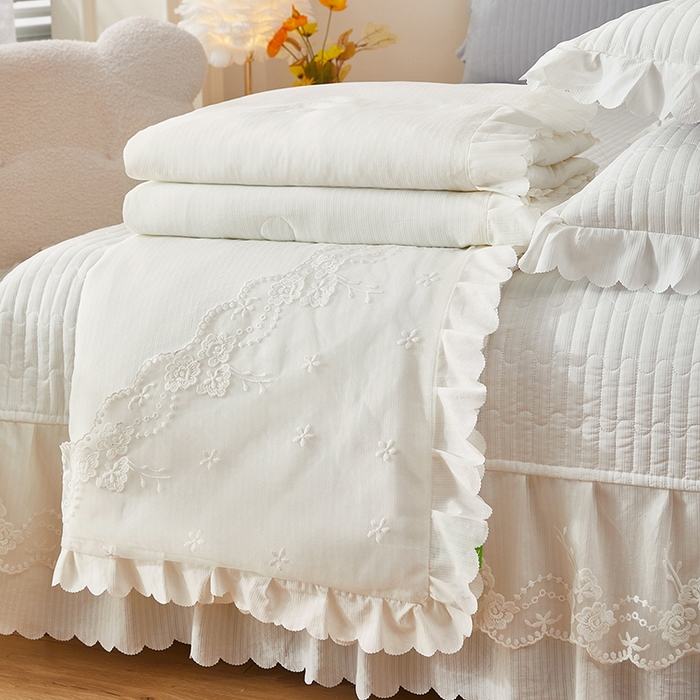 91家纺网 家纺一手货源 找家纺 绣女坊 2024新款泡泡棉床盖四件套 皓月白