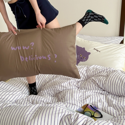 91家纺网 家纺一手货源 找家纺 艾沁家纺 2024新款全棉数码印花枕套 蓝莓可可