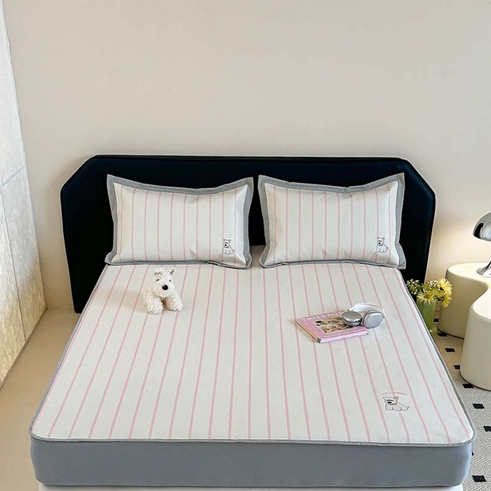 91家纺网 家纺一手货源 找家纺 昔可家纺 2024新款A类900D数码印花刺绣床笠款冰丝席 粉条萌宠