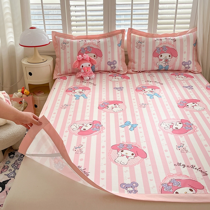 91家纺网 家纺一手货源 找家纺 金爱家 2024新款A类三丽鸥授权数码印花中分子1200D凉感冰丝宽边凉感软席 冰丝席-甜甜粉条美乐蒂