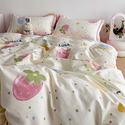 91家纺网 家纺一手货源 找家纺 乐童 2024新款直播爆款13070纯棉印花吊边款一字绣四件套 第五波 甜心草莓