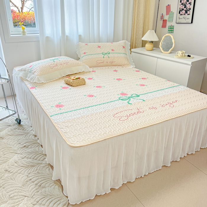 91家纺网 家纺一手货源 找家纺 慕澄家纺 2024新款大版印花床裙款乳胶凉席-凉席三件套 少女心事