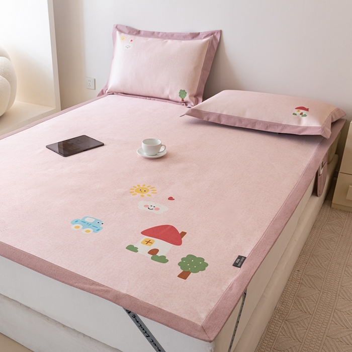 91家纺网 家纺一手货源 找家纺 本希家居 2024新款花漾清新系列高端可水洗冰丝席 小甜美平席