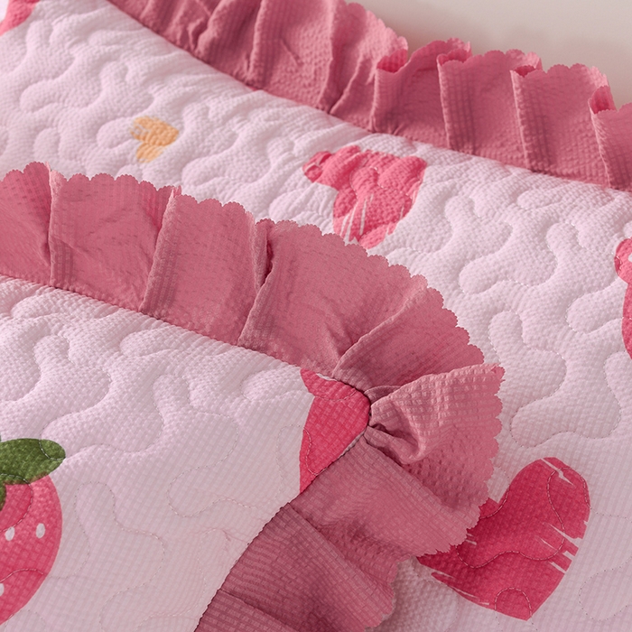 91家纺网 家纺一手货源 找家纺 艾裙海 2025新款云感双层纱单床盖 草莓熊