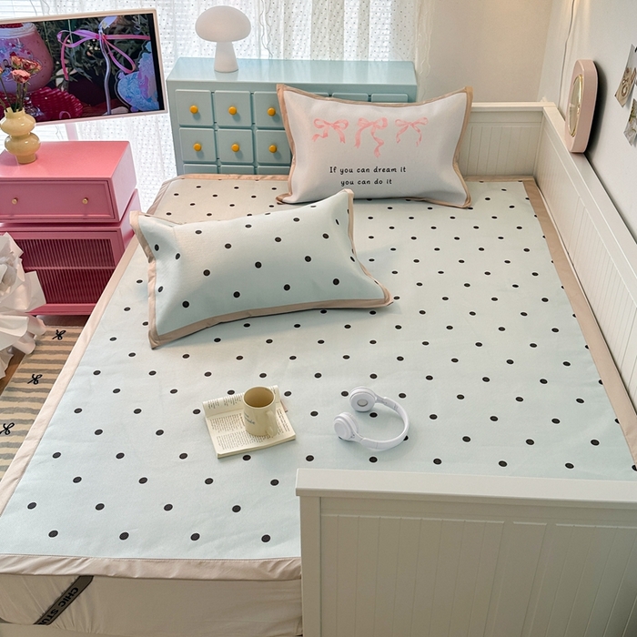 91家纺网 家纺一手货源 找家纺 昔可家纺 2024新款高端数码印花养生冰藤席波点大版枕套系列 蓝波点