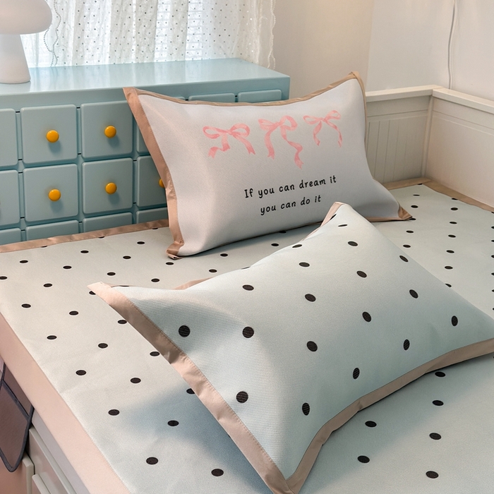 91家纺网 家纺一手货源 找家纺 （总）昔可家纺 2024新款高端数码印花养生冰藤席波点大版枕套系列