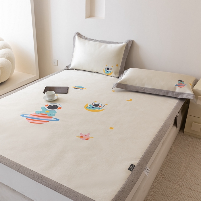 91家纺网 家纺一手货源 找家纺 本希家居 2024新款花漾清新系列高端可水洗冰丝席 自由宇航员平席