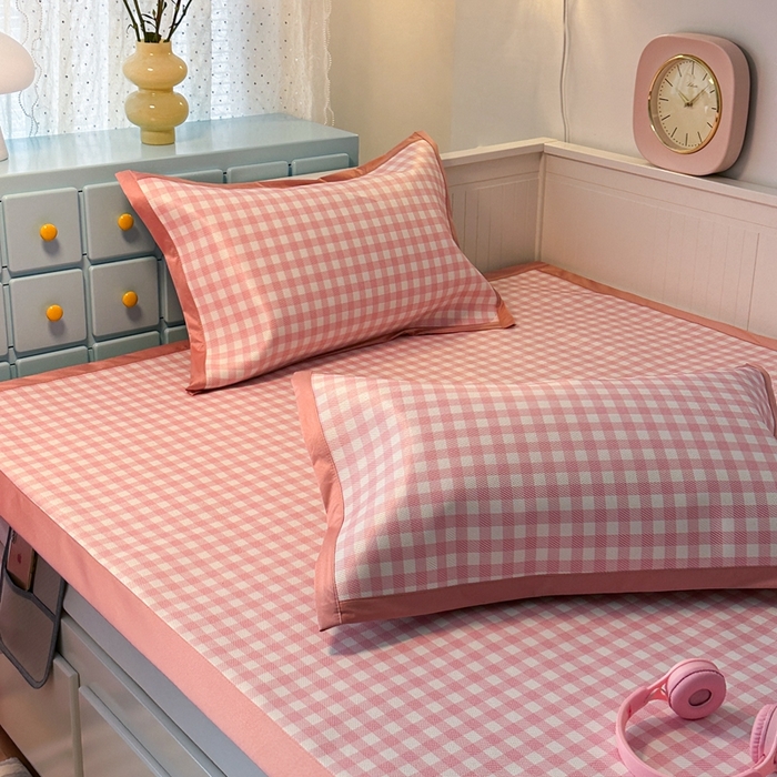 91家纺网 家纺一手货源 找家纺 昔可家纺 2024新款高端数码印花养生冰藤席--简约系列 粉格子