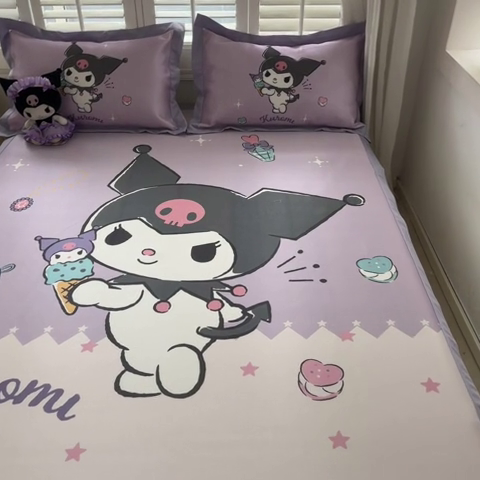 91家纺网 家纺一手货源 找家纺 金爱家 2024新款A类三丽鸥授权数码印花中分子1200D凉感冰丝宽边凉感软席 冰丝席-冰淇淋库洛米