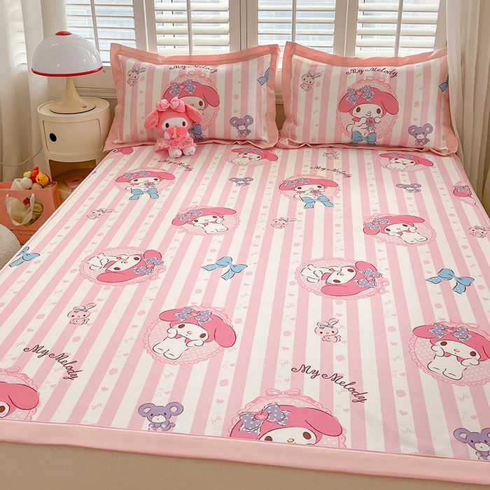 91家纺网 家纺一手货源 找家纺 金爱家 2024新款A类三丽鸥授权数码印花中分子1200D凉感冰丝宽边凉感软席 冰丝席-甜甜粉条美乐蒂