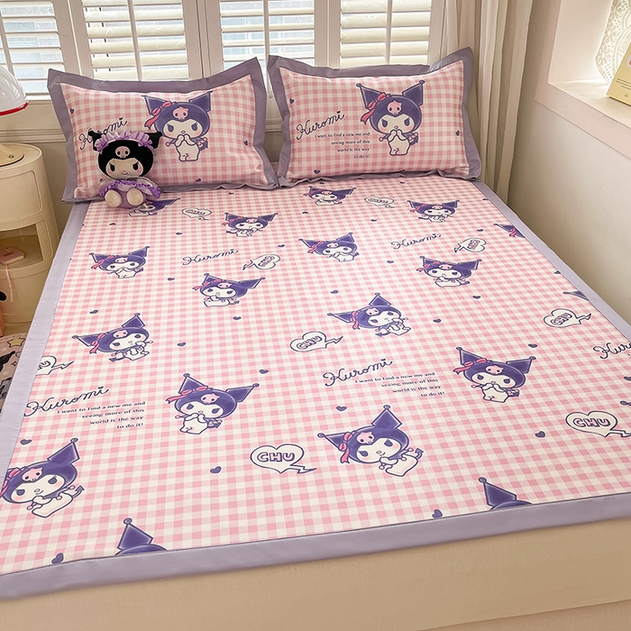 91家纺网 家纺一手货源 找家纺 金爱家 2024新款A类三丽鸥授权数码印花中分子1200D凉感冰丝宽边凉感软席 冰丝席-紫格库洛米