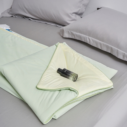 91家纺网 家纺一手货源 找家纺 （总）梦可莱 2025新款抗菌防螨双拼锦氨凉感两用被