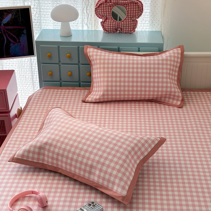 91家纺网 家纺一手货源 找家纺 昔可家纺 2024新款高端数码印花养生冰藤席--简约系列 粉格子