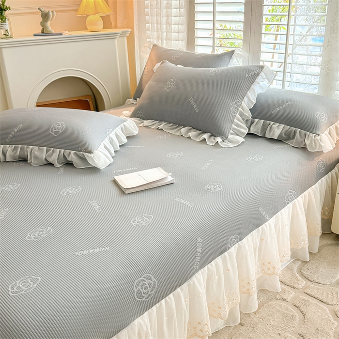 91家纺网 家纺一手货源 找家纺 启程家纺 2024新款A类凉豆豆床裙款凉席三件套 山茶花-灰