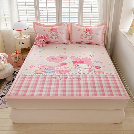 91家纺网 家纺一手货源 找家纺 桃子家居 2024新款A类三丽鸥授权数码印花中分子1200D凉感冰丝宽边凉感软席详情 冰丝席-蛋糕美乐蒂