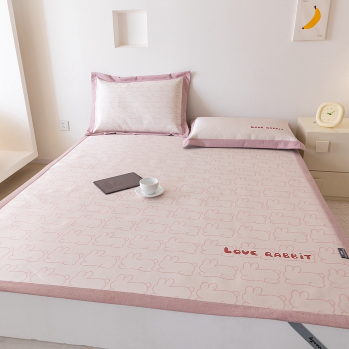 91家纺网 家纺一手货源 找家纺 本希家居 2024新款花漾清新系列高端可水洗冰丝席 小小兔平席