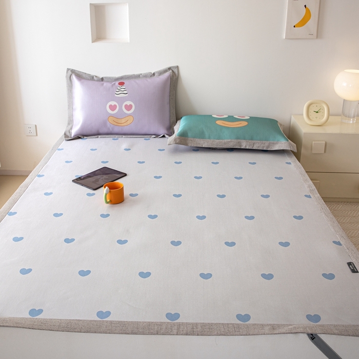 91家纺网 家纺一手货源 找家纺 本希家居 2024新款花漾清新系列高端可水洗冰丝席 淘气爱心平席