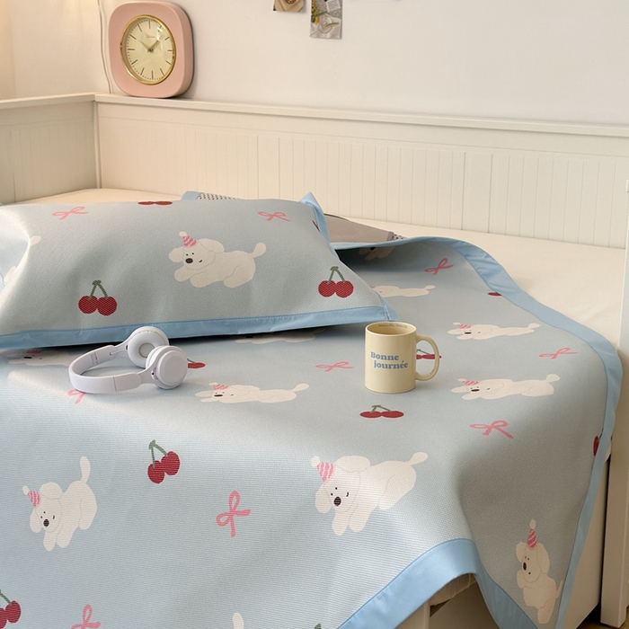 91家纺网 家纺一手货源 找家纺 昔可家纺 2024新款高端数码印花养生冰藤席--卡通系列 樱桃狗狗