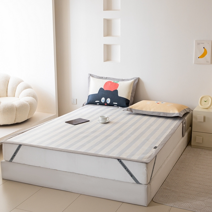 91家纺网 家纺一手货源 找家纺 本希家居 2024新款花漾清新系列高端可水洗冰丝席 苹果猫平席