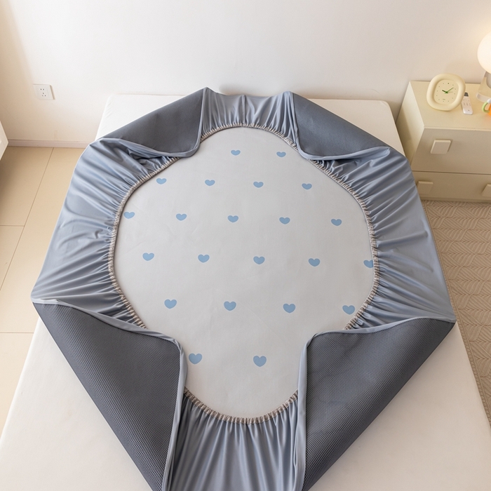 91家纺网 家纺一手货源 找家纺 本希家居 2024新款花漾清新系列高端可水洗冰丝席 淘气爱心床笠