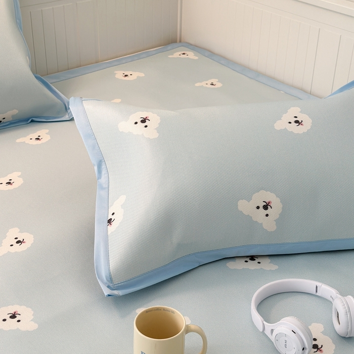 91家纺网 家纺一手货源 找家纺 昔可家纺 2024新款高端数码印花养生冰藤席--卡通系列 蓝底小白熊