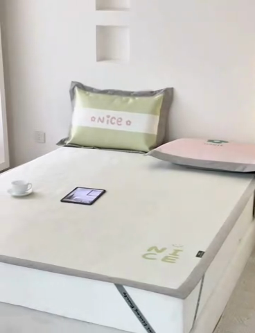 91家纺网 家纺一手货源 找家纺 本希家居 2024新款花漾清新系列高端可水洗冰丝席 小快乐平席