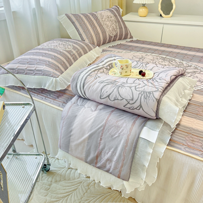 91家纺网 家纺一手货源 找家纺 慕澄家纺 2024新款大版印花乳胶凉席套件-夏被凉席四件套 小苍兰