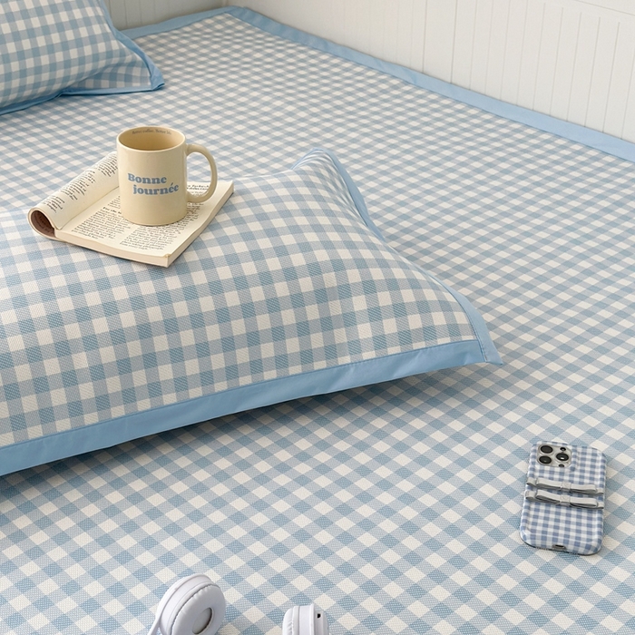 91家纺网 家纺一手货源 找家纺 昔可家纺 2024新款高端数码印花养生冰藤席--简约系列 蓝格子