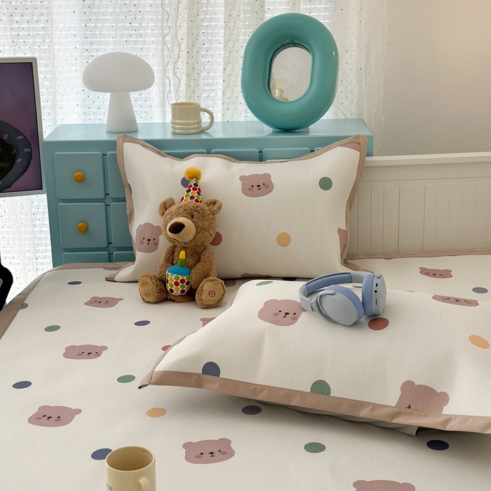 91家纺网 家纺一手货源 找家纺 昔可家纺 2024新款高端数码印花养生冰藤席--卡通系列 彩色波点熊