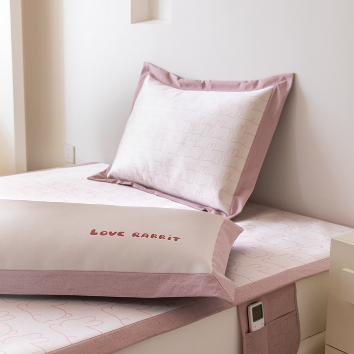 91家纺网 家纺一手货源 找家纺 本希家居 2024新款花漾清新系列高端可水洗冰丝席 小小兔平席