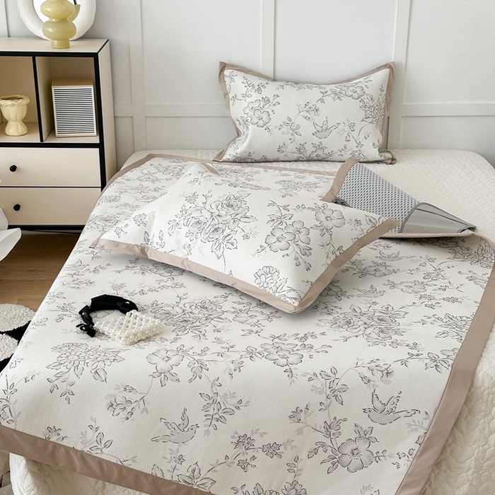 91家纺网 家纺一手货源 找家纺 昔可家纺 2024新款高端数码印花养生冰藤席--简约系列 绿山墙的安妮