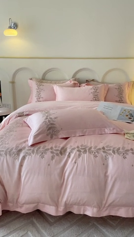 91家纺网 家纺一手货源 找家纺 欧乐蒂 2025新款秘密花园-新疆长绒棉刺绣四件套-终版 秘密花园-温馨粉