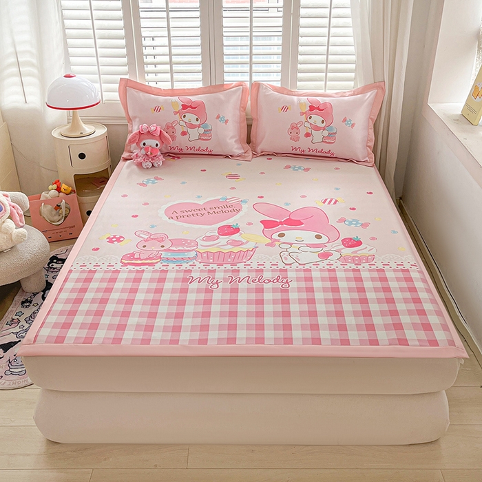 91家纺网 家纺一手货源 找家纺 金爱家 2024新款A类三丽鸥授权数码印花中分子1200D凉感冰丝宽边凉感软席 冰丝席-蛋糕美乐蒂