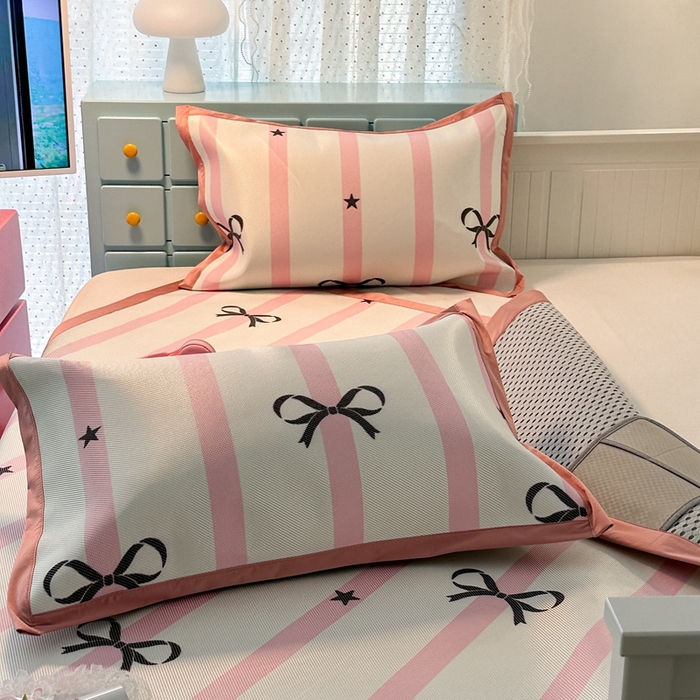 91家纺网 家纺一手货源 找家纺 昔可家纺 2024新款高端数码印花养生冰藤席--卡通系列 粉条星星蝴蝶结