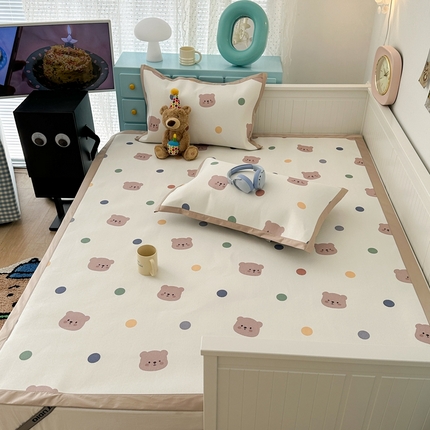 91家纺网 家纺一手货源 找家纺 昔可家纺 2024新款高端数码印花养生冰藤席--卡通系列 彩色波点熊