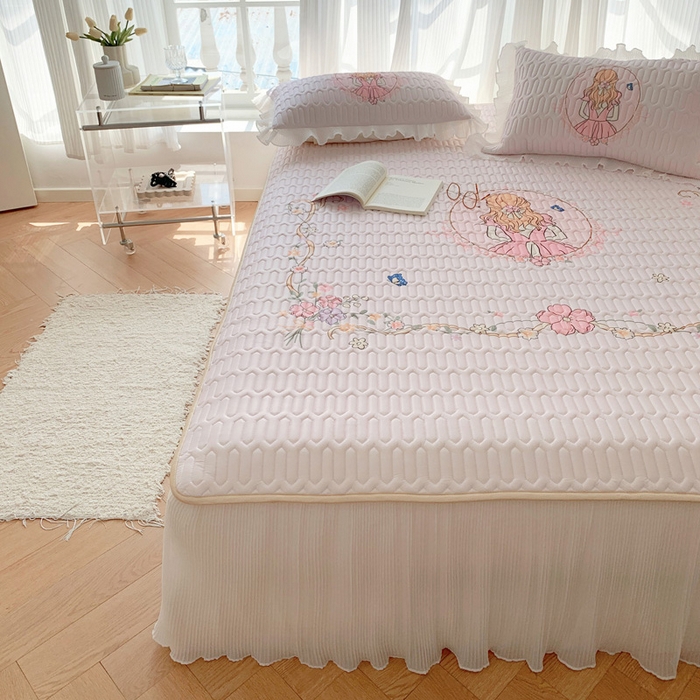 91家纺网 家纺一手货源 找家纺 慕澄家纺 2024新款大版印花床裙款乳胶凉席-凉席三件套 女孩